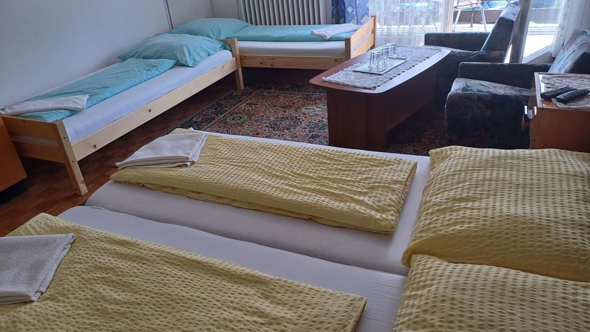 Open Vendeghaz Hotel โชพรอน ภายนอก รูปภาพ